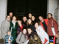 Grupine nuotrauka su dalimi Venecijos bienales komanda