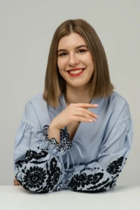 KTU absolventė Ieva Kikaitė KTU absolventė Ieva Kikaitė
